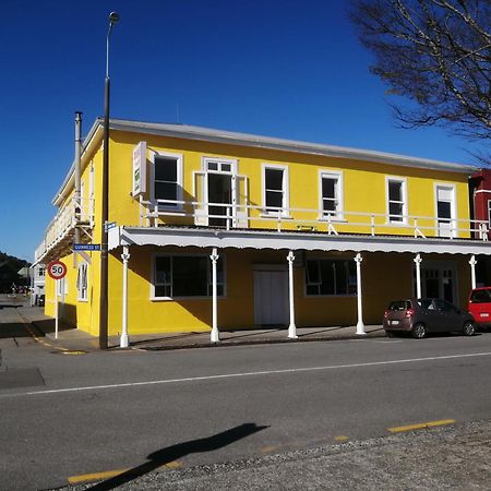 The Duke Hostel Greymouth Dış mekan fotoğraf The former Bank of New Zealand building in 2013