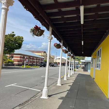 The Duke Hostel Greymouth Dış mekan fotoğraf The historic downtown of Half Moon Bay