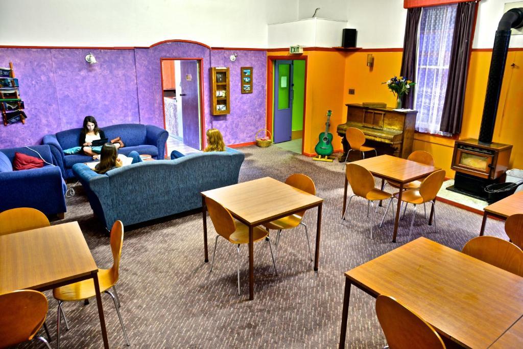 The Duke Hostel Greymouth Dış mekan fotoğraf The common room at the hostel