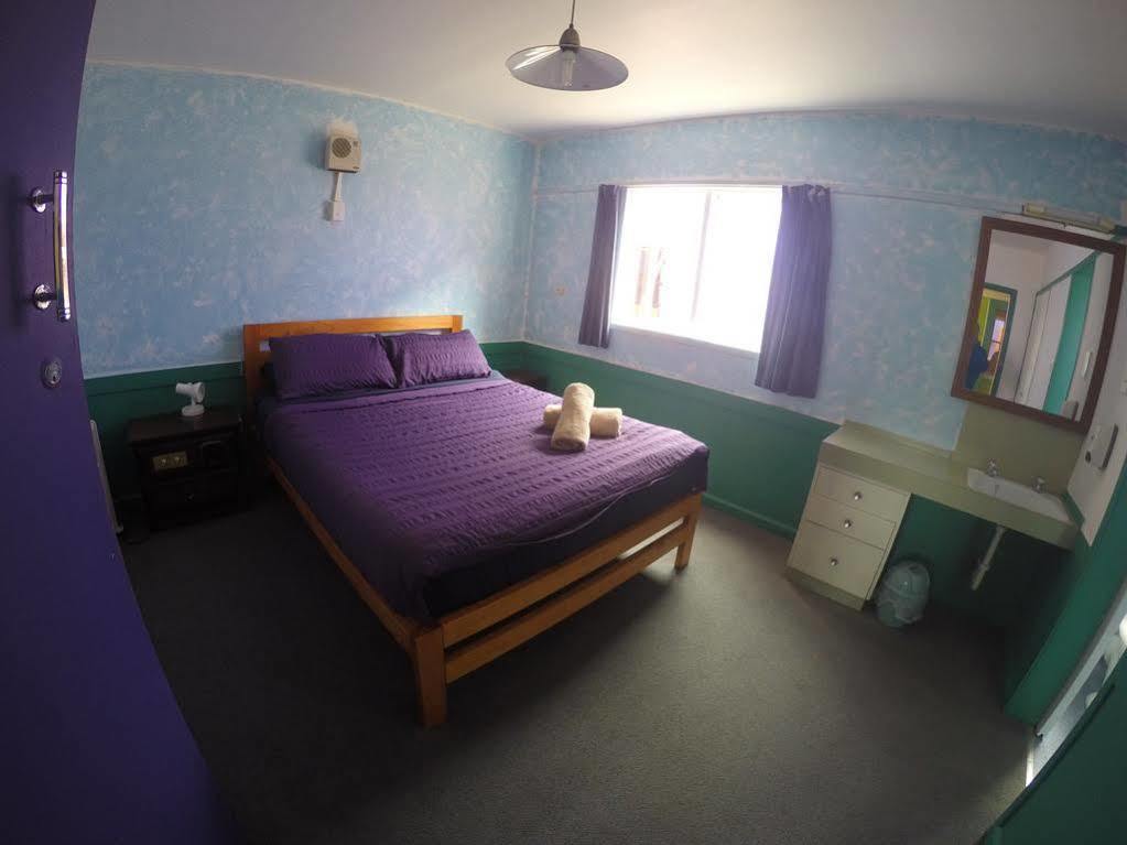 The Duke Hostel Greymouth Dış mekan fotoğraf A room at the motel